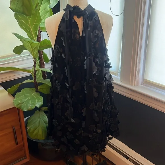 NWOT 3D flower applique halter dress - Picture 4 of 7